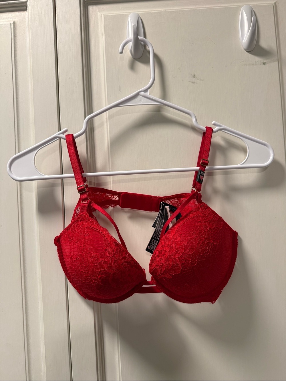 Victoria’s Secret Very Sexy Red Lace Push-Up Bra 36B NWT
